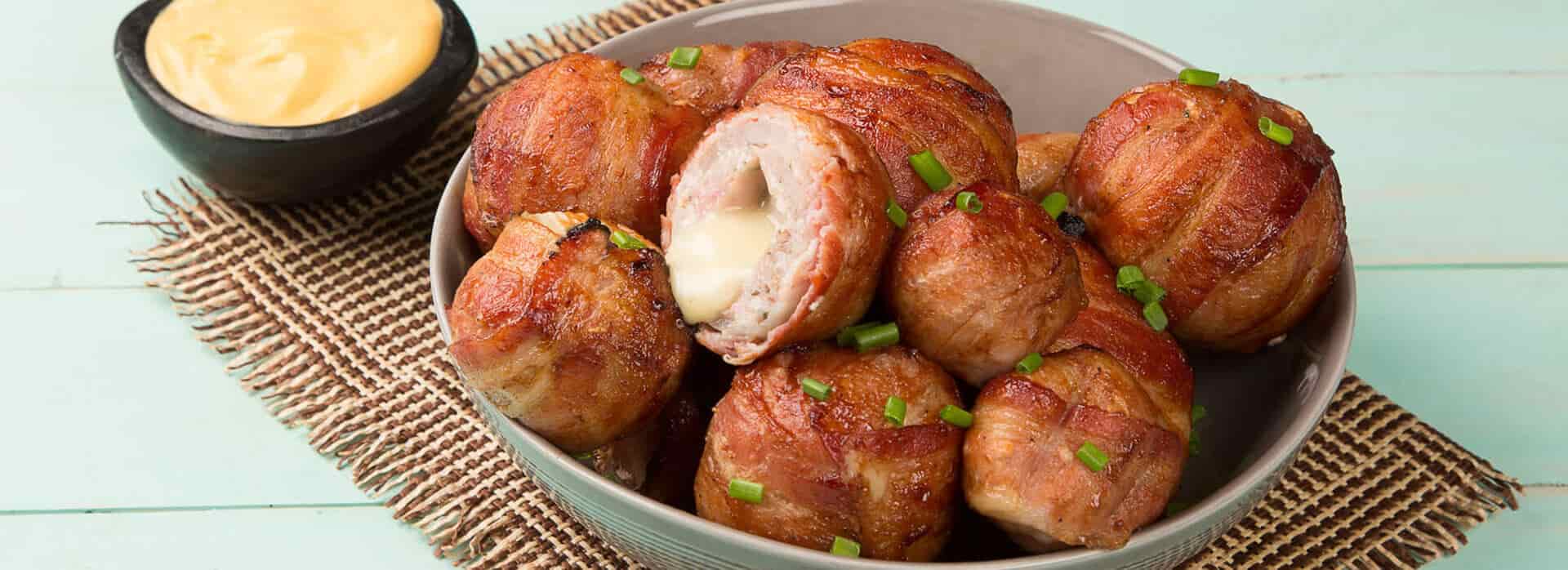 Bombas de pollo, queso y tocineta