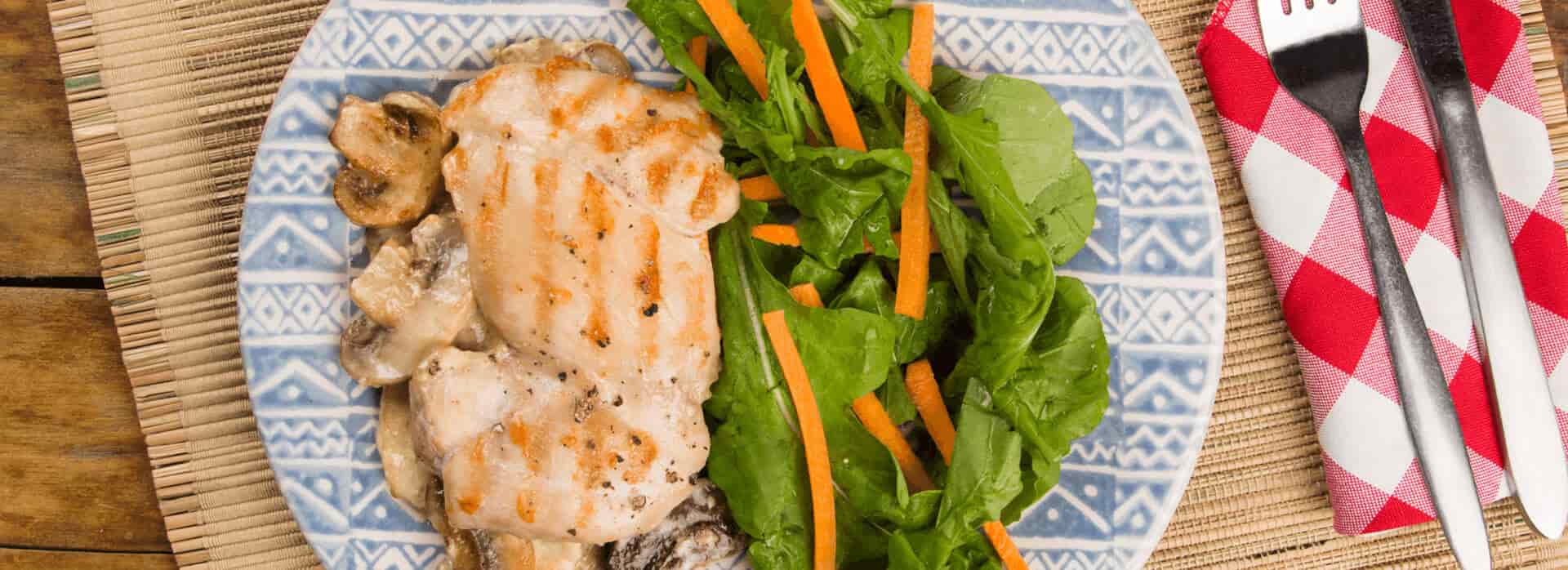 Contramuslos en salsa de champiñones