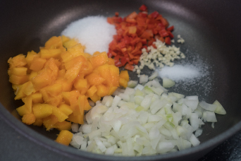 Mini chuzos de pollo con Chutney de mango