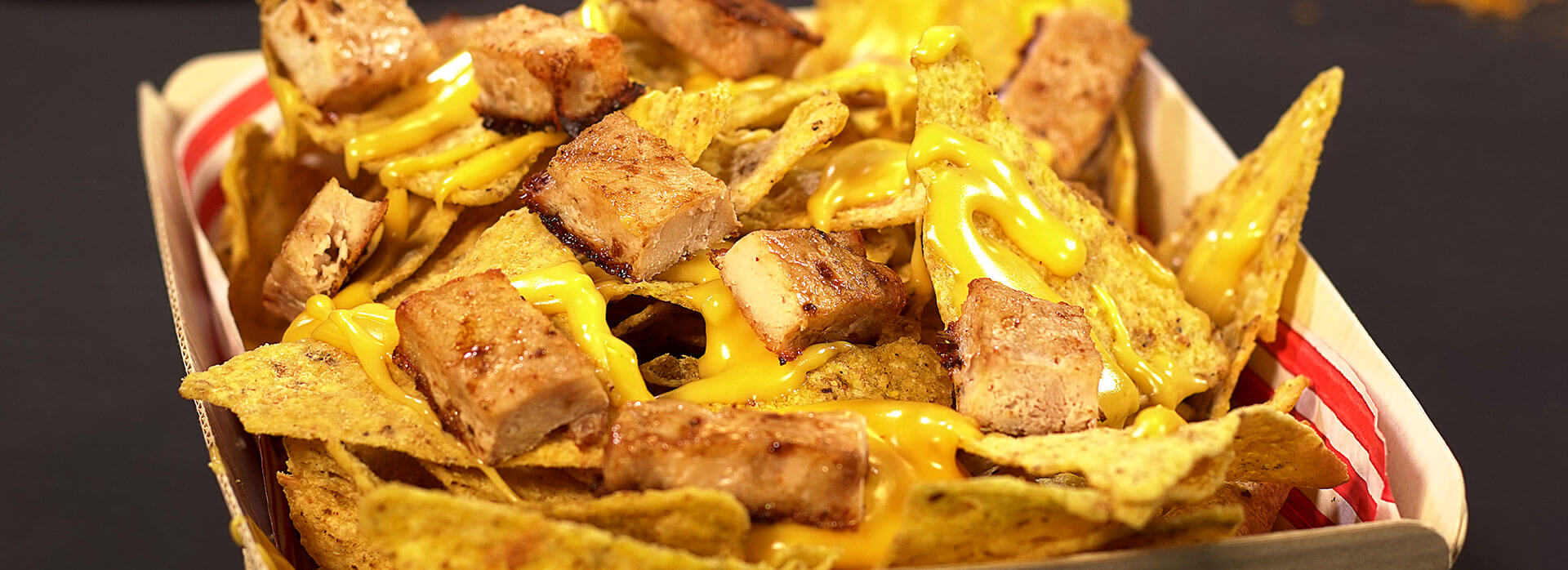 Prueba los Nachos extremos con julianas de pollo Friko