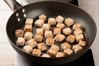 Pasos para preparar un sándwich gratinado de pollo