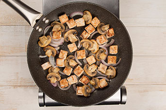 Salteado de pollo con champiñones