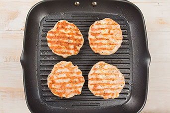 Pasos para preparar mini hamburguesas de pollo