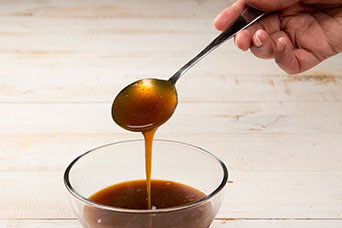 Preparación chuzos de pollo Friko