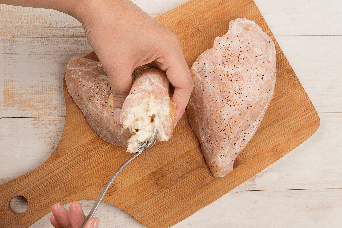 Prepara pechugas marinadas