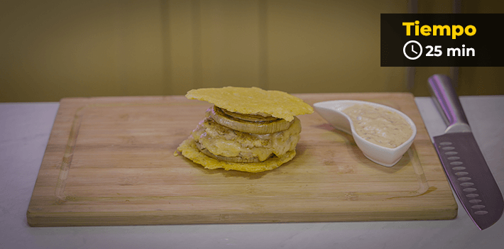 Hamburguesa cubierta de parmesano